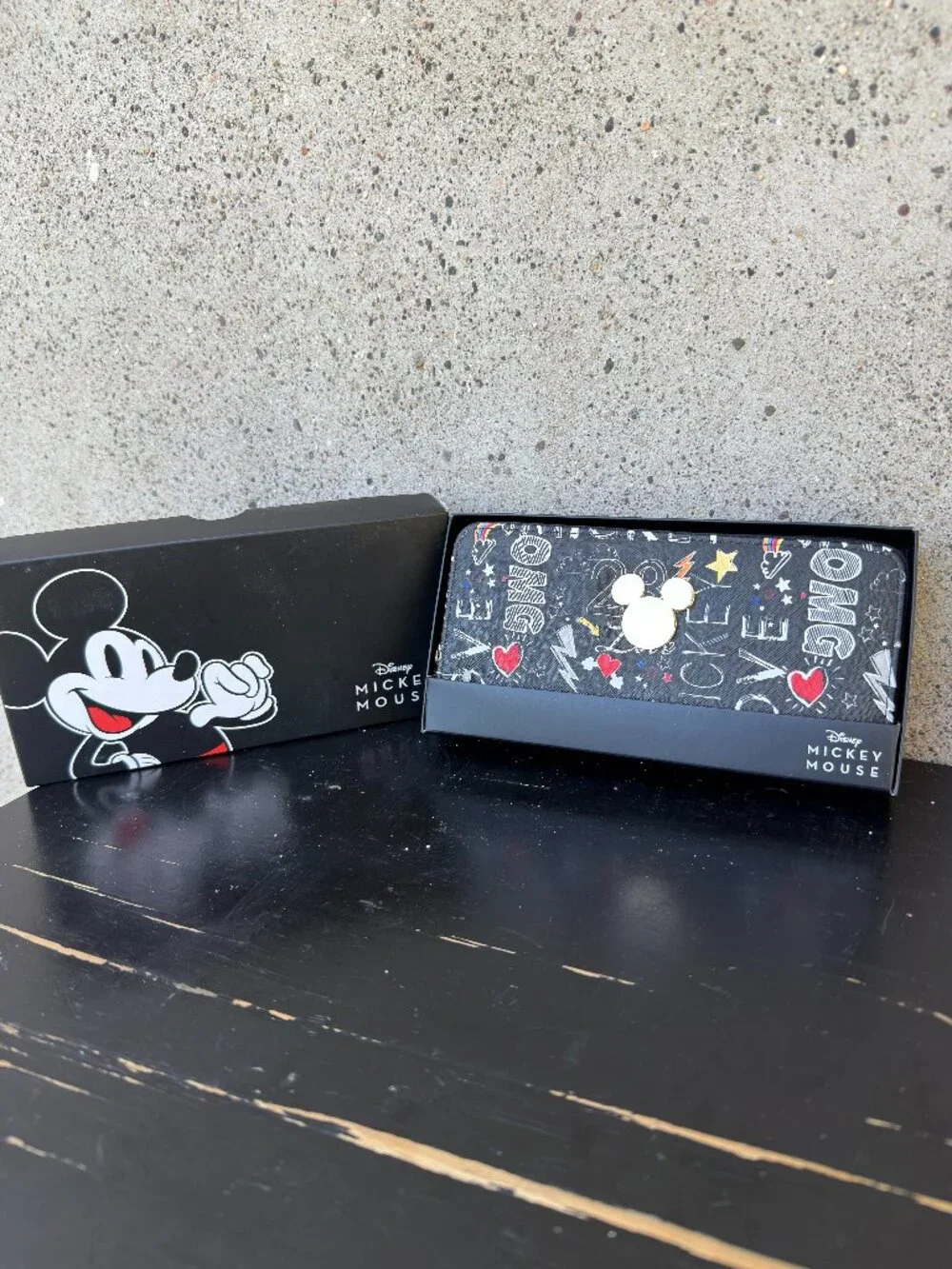 NEW DISNEY MICKEY MOUSE OMG / LOVE ZIP AROUND WALLET